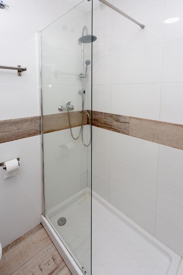 Easy Sants By Bossh! (Adults Only) Vandrehjem Barcelona Eksteriør billede