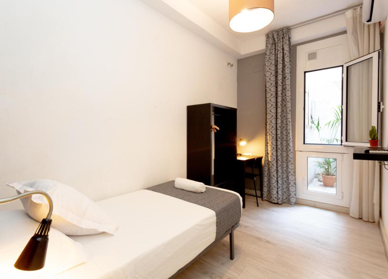 Easy Sants By Bossh! (Adults Only) Vandrehjem Barcelona Eksteriør billede