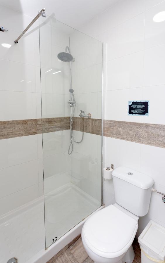 Easy Sants By Bossh! (Adults Only) Vandrehjem Barcelona Eksteriør billede
