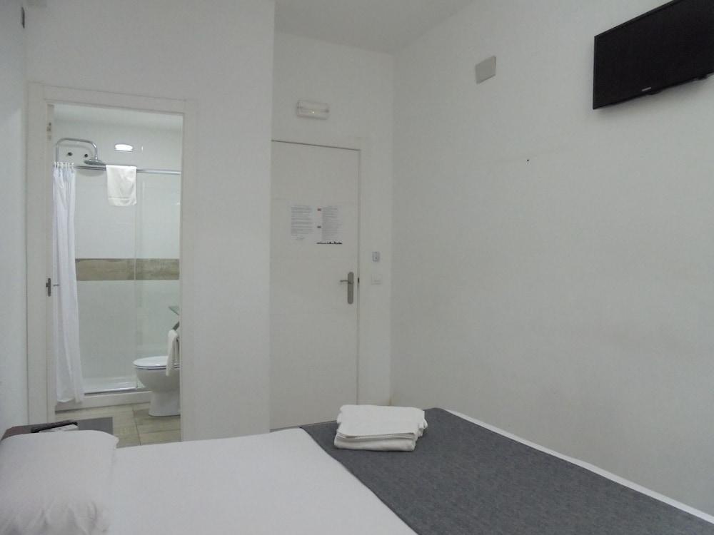 Easy Sants By Bossh! (Adults Only) Vandrehjem Barcelona Eksteriør billede