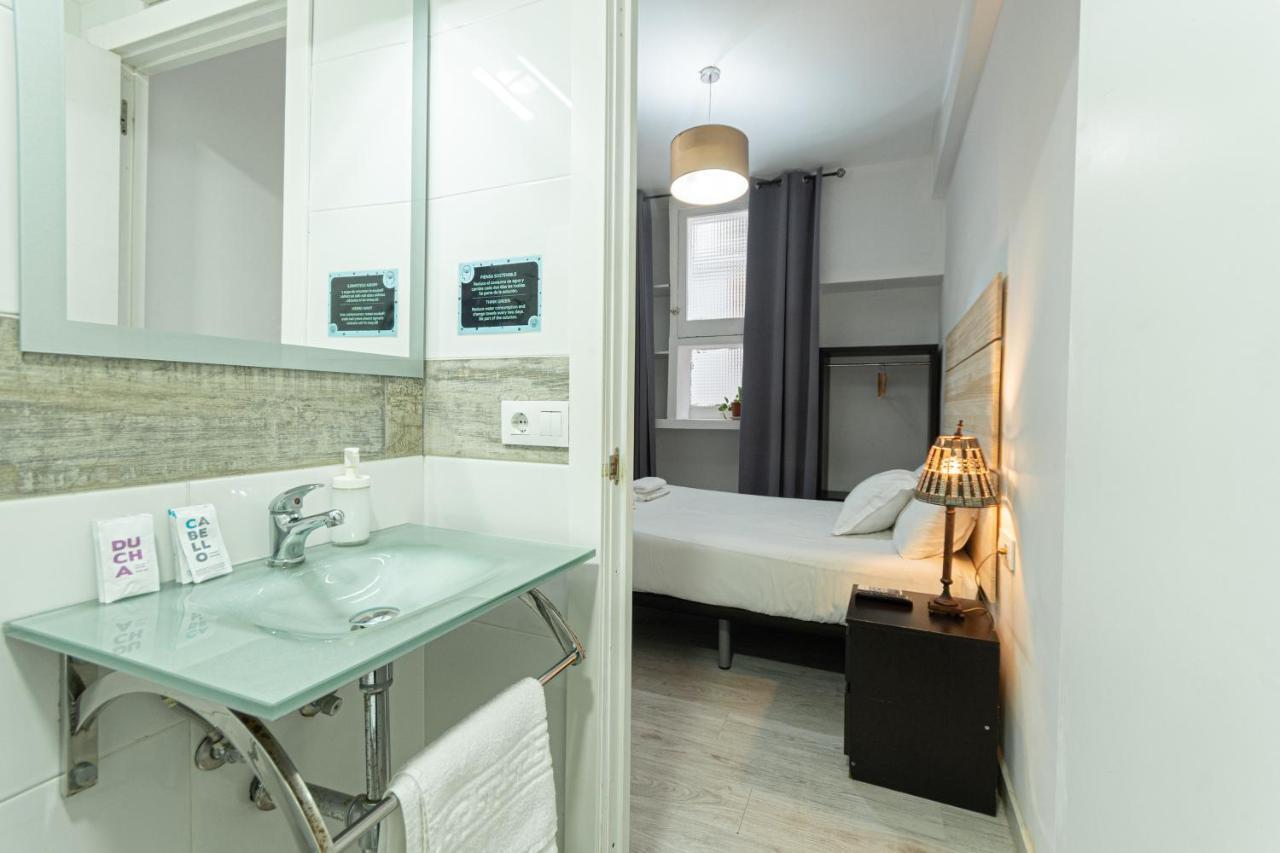 Easy Sants By Bossh! (Adults Only) Vandrehjem Barcelona Eksteriør billede